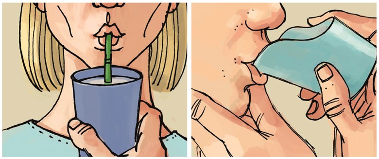 Två bilder. På varje bild syns en person som dricker. På den ena bilden dricker personen ur en mugg med sugrör och på den andre ur hjälpmedlet näsmugg.